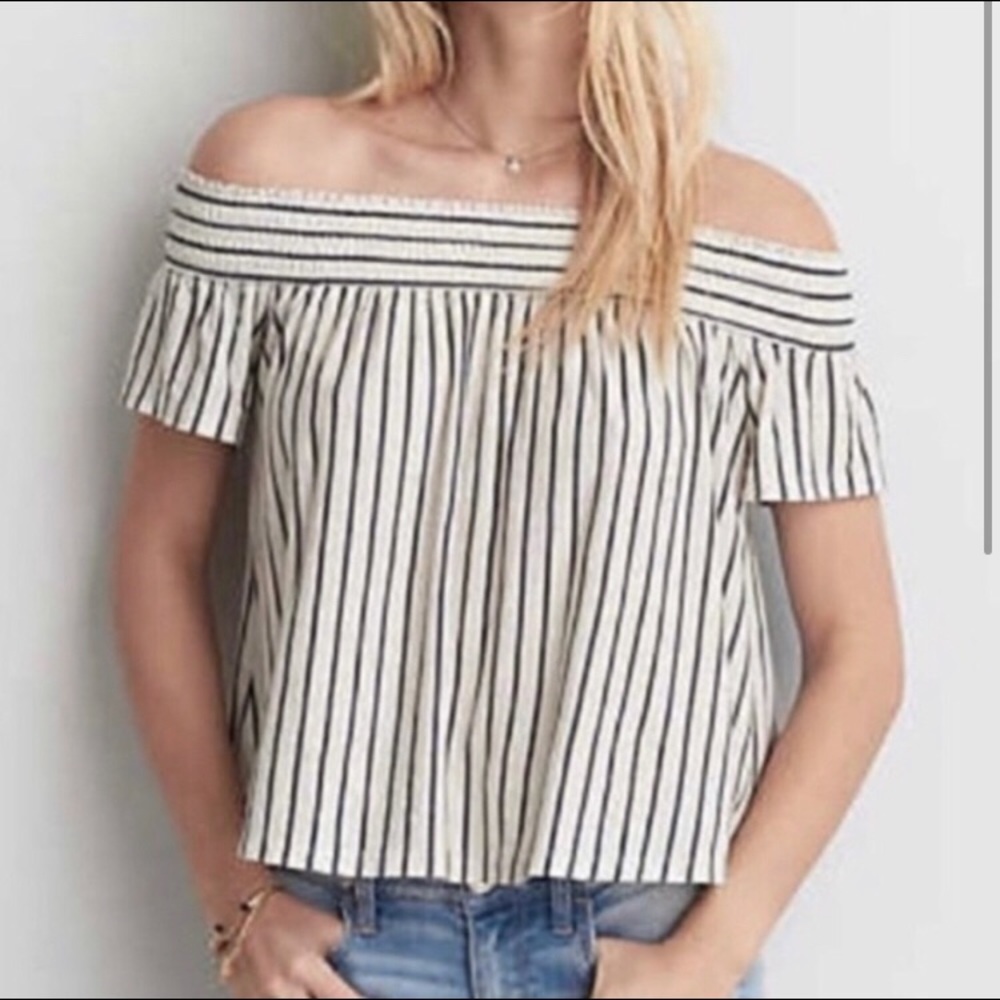 AE off shoulder white&black striped shirt